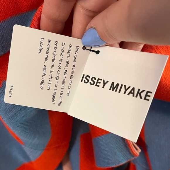 ISSEY MIYAKE Shawl/poncho - Picture 7 of 8